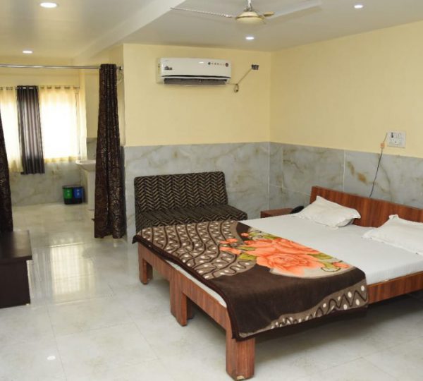 महाकाल मंदिर के पास सस्ते कमरे