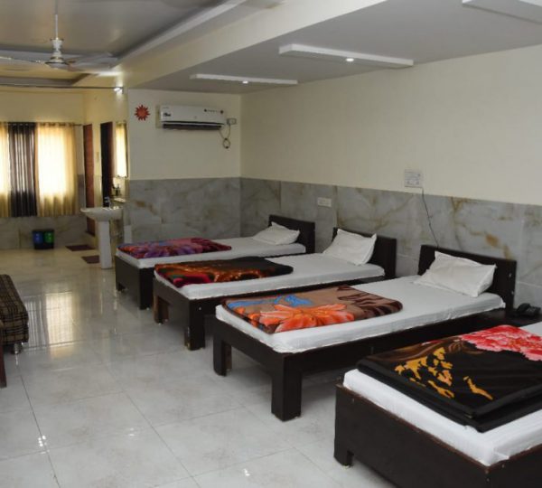 महाकालेश्वर मंदिर के पास होटल