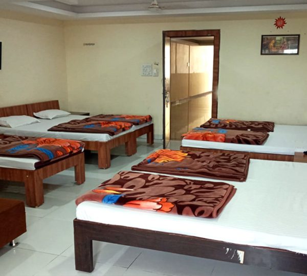 महाकाल मंदिर के पास रहने की जगह